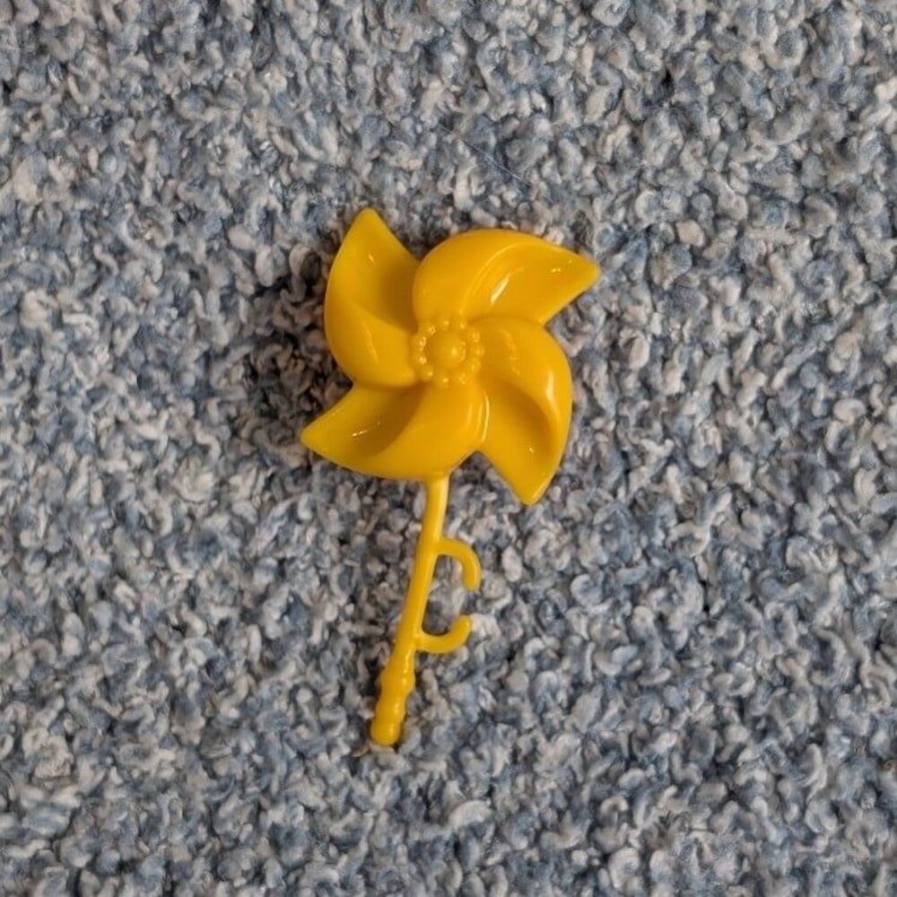 Mattel Barbie Yellow Plastic Pinwheel Doll Toy Accessory